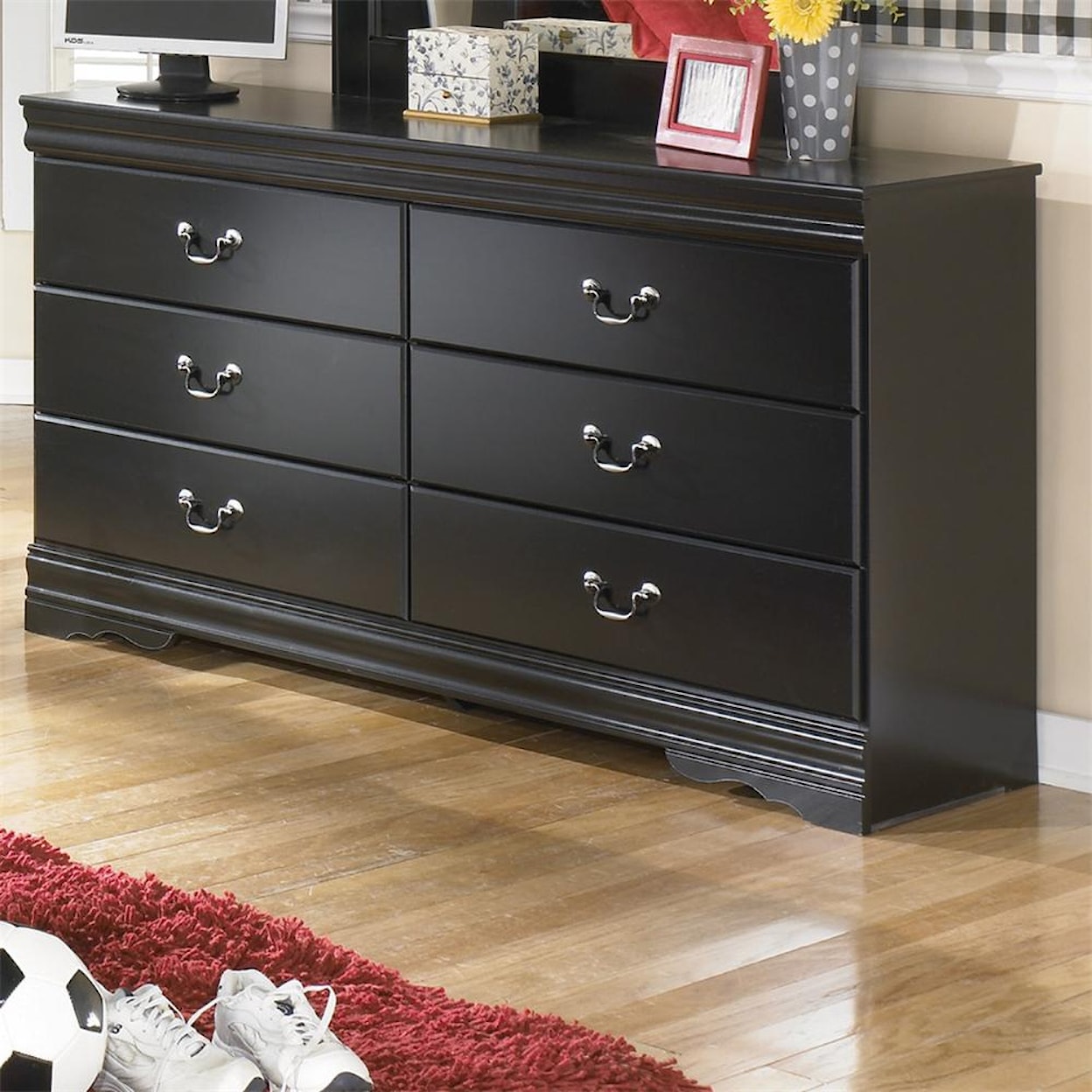 Signature Design by Ashley Furniture Huey Vineyard Dresser