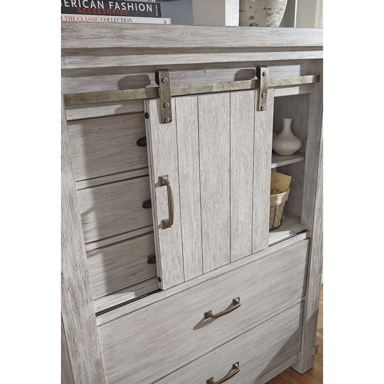 Signature Design by Ashley Furniture Brashland 5-Drawer Chest