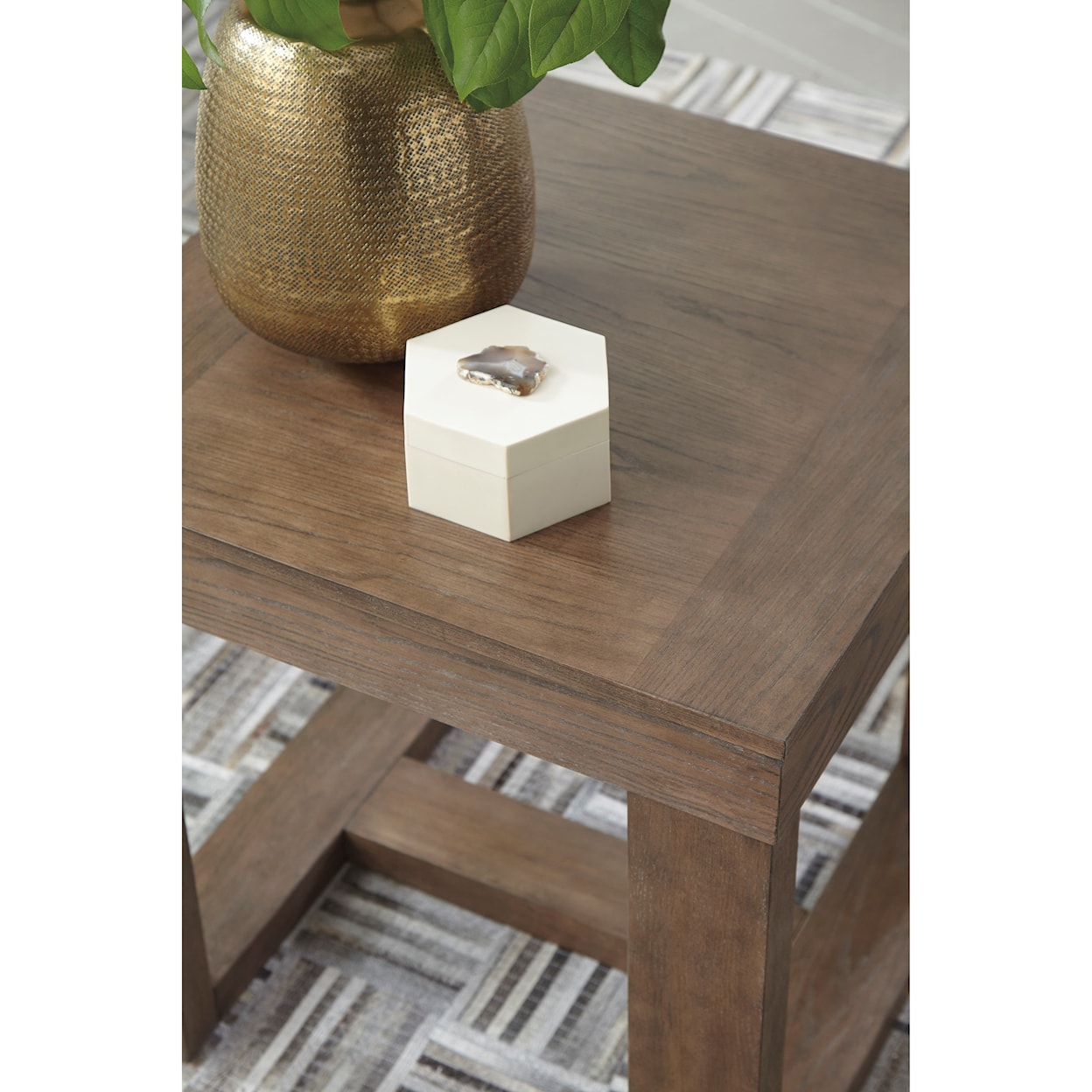 Benchcraft Cariton Square End Table