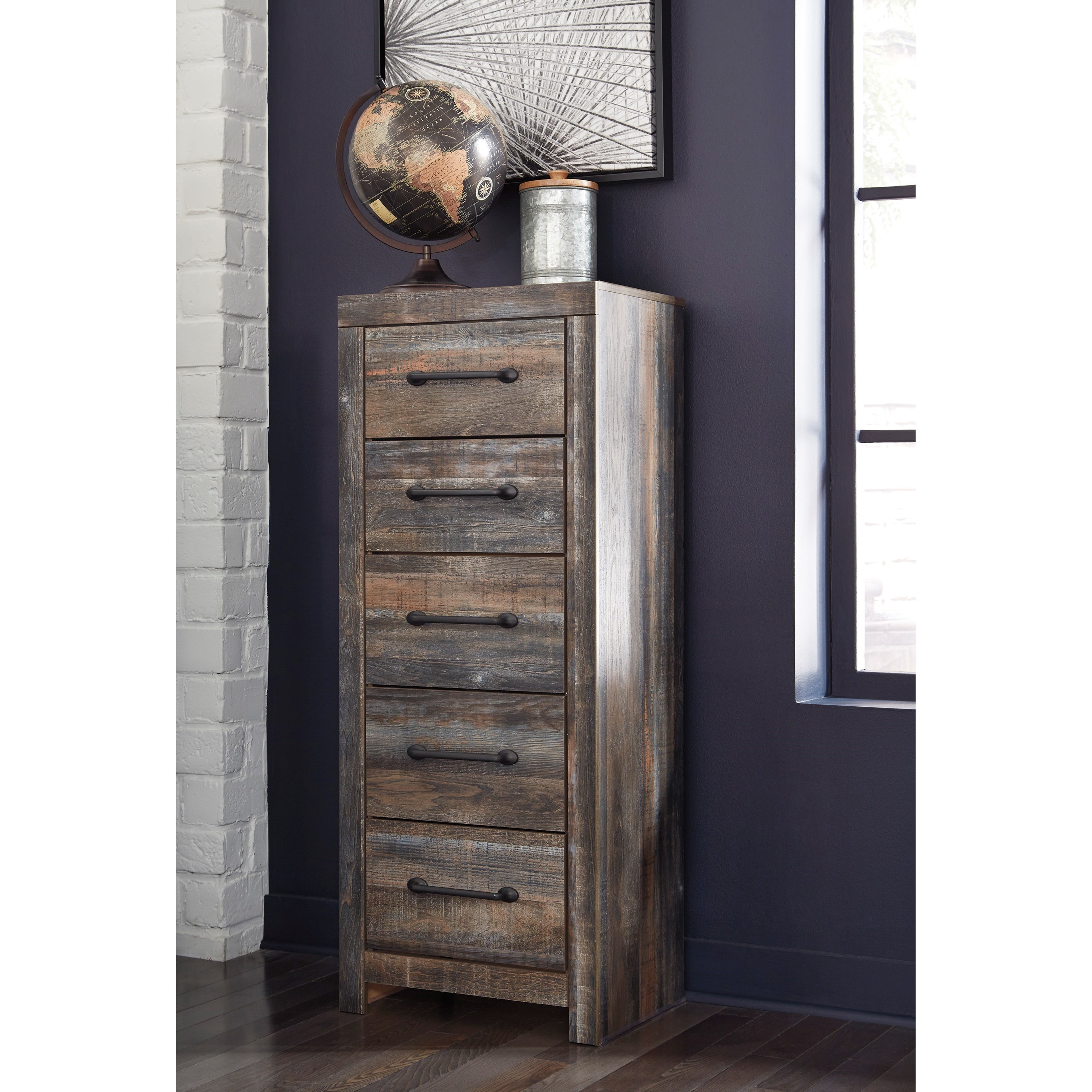 Drystan Narrow Chest