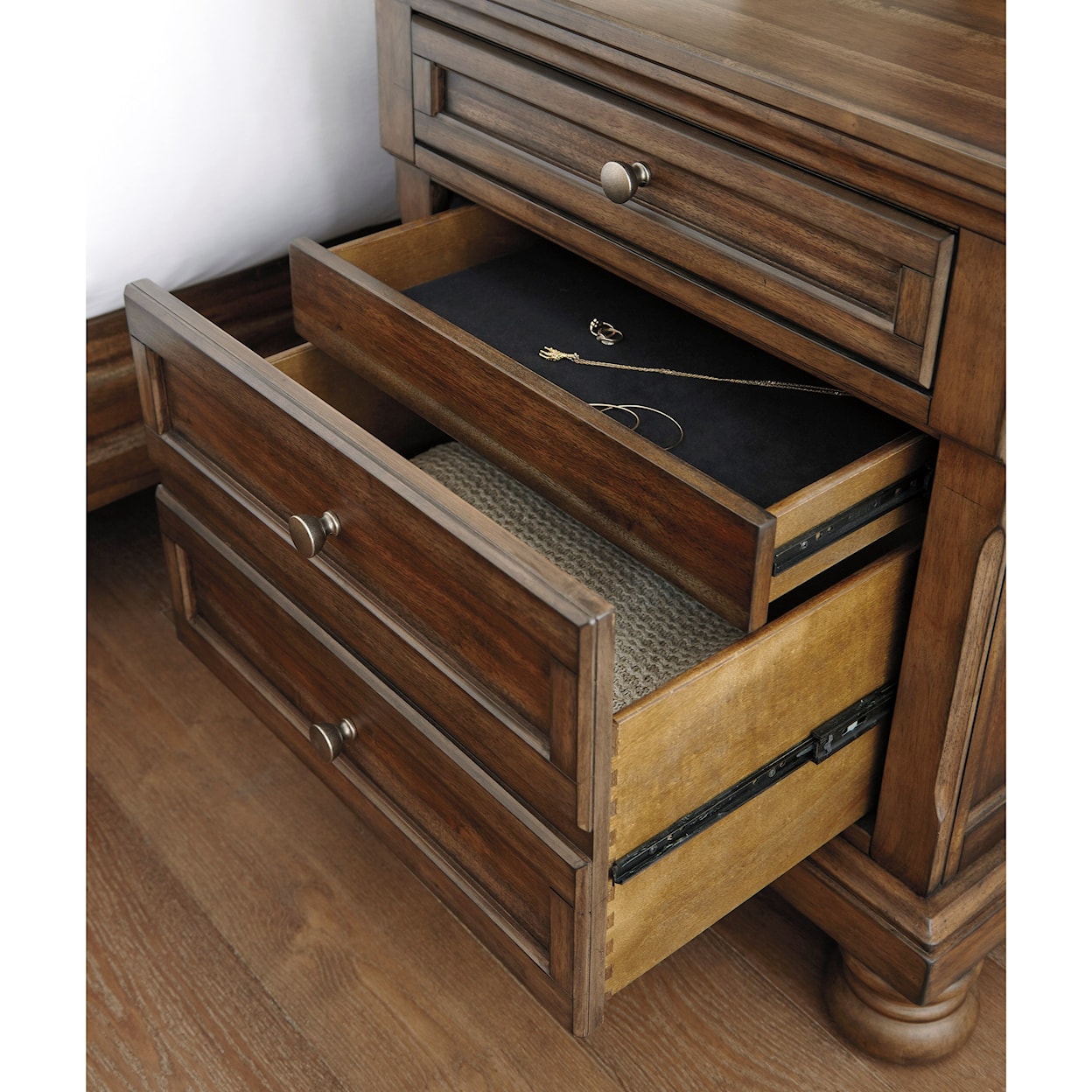 Signature Design by Ashley Furniture Flynnter 2-Drawer Nightstand