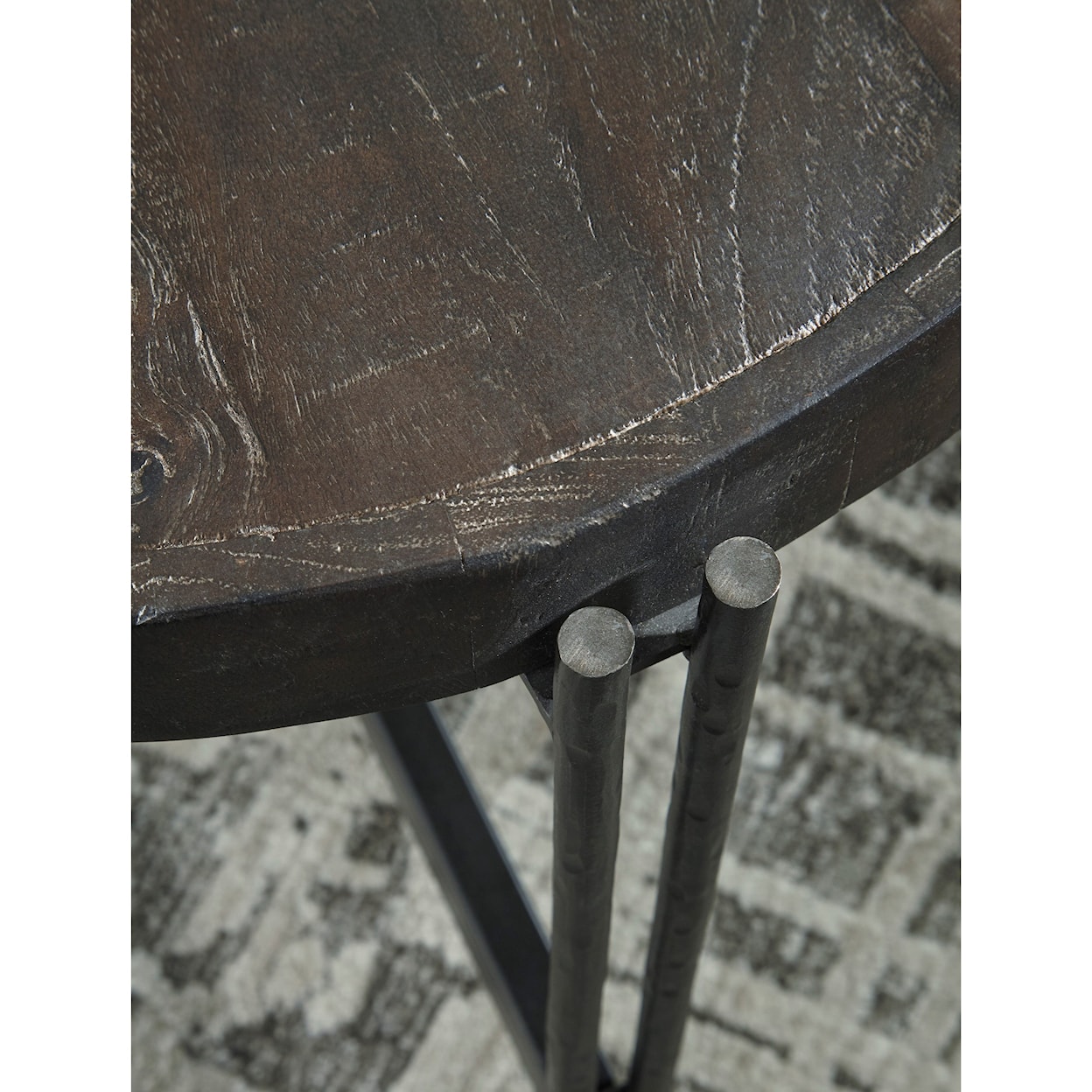 Signature Design by Ashley Jillenhurst Round End Table