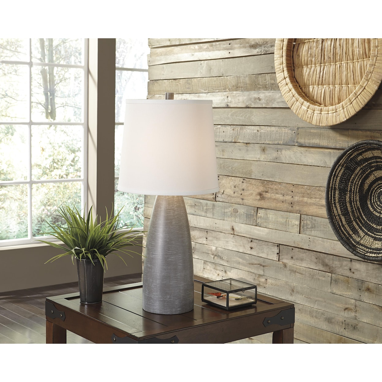 Signature Design by Ashley Furniture Lamps - Contemporary Shavontae Poly Table Lamp