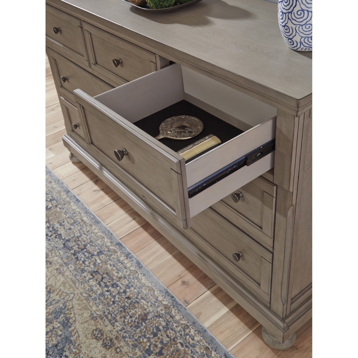 Signature Design by Ashley Furniture Lettner 7-Drawer Dresser