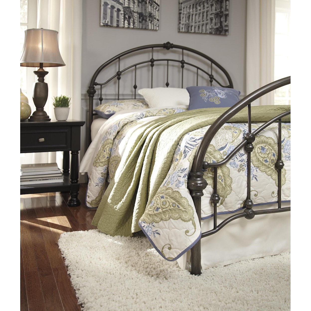 Signature Design by Ashley Nashburg Queen Metal Bed