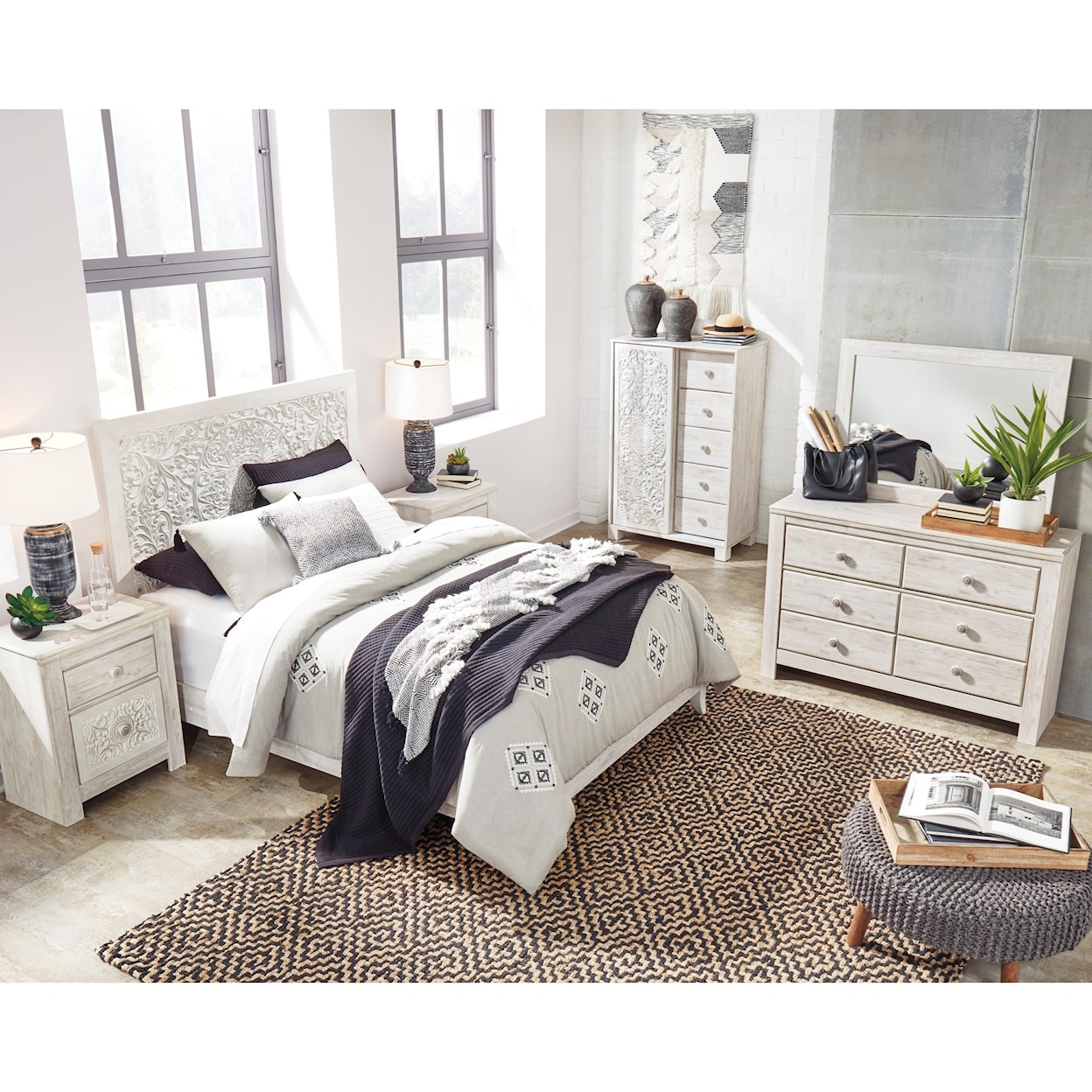 Signature Design by Ashley Paxberry Queen Panel Bed