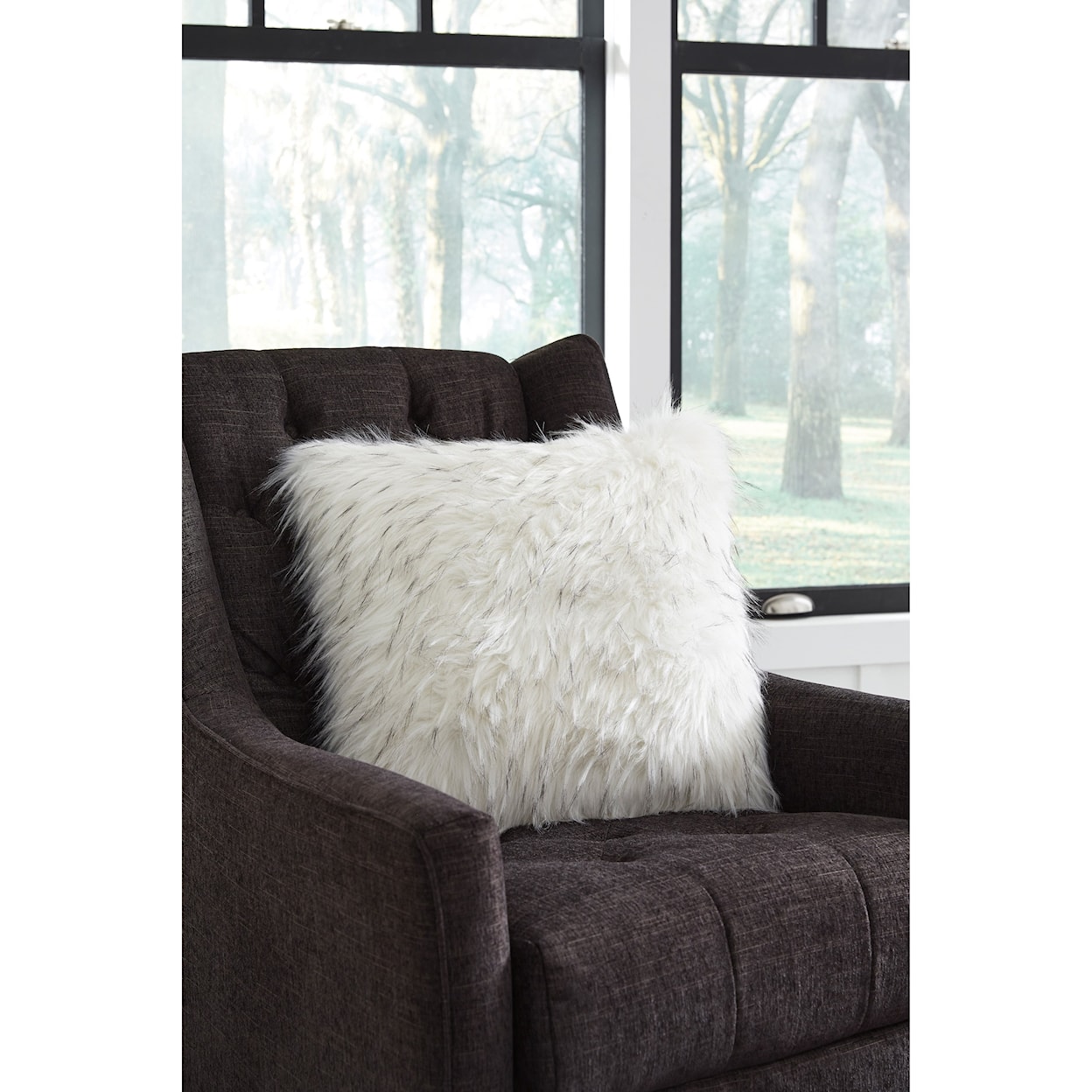 Michael Alan Select Calisa Calisa White/Black Pillow