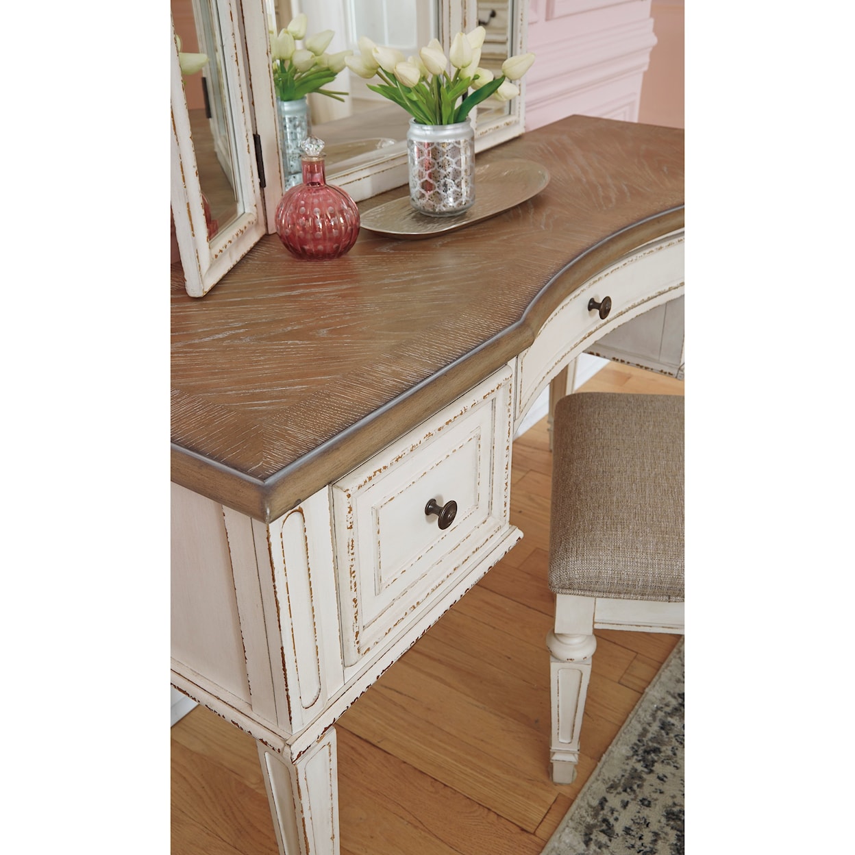 Michael Alan Select Realyn Vanity/Mirror/Stool