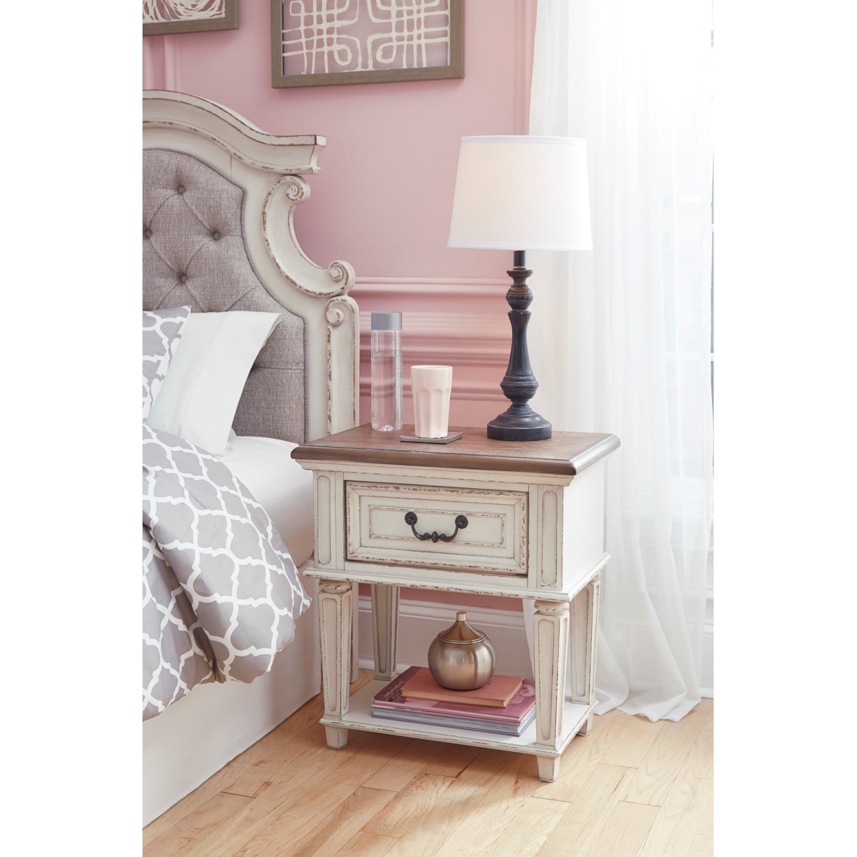 Michael Alan Select Realyn 1-Drawer Nightstand