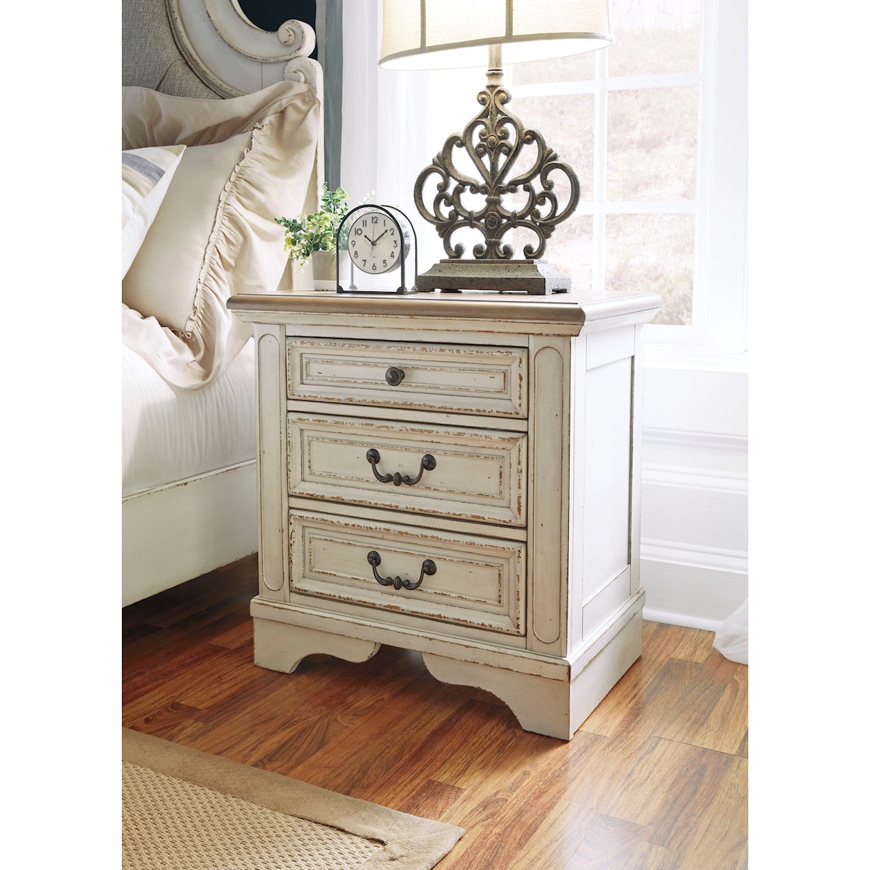 Signature Design by Ashley Furniture Realyn 3-Drawer Nightstand