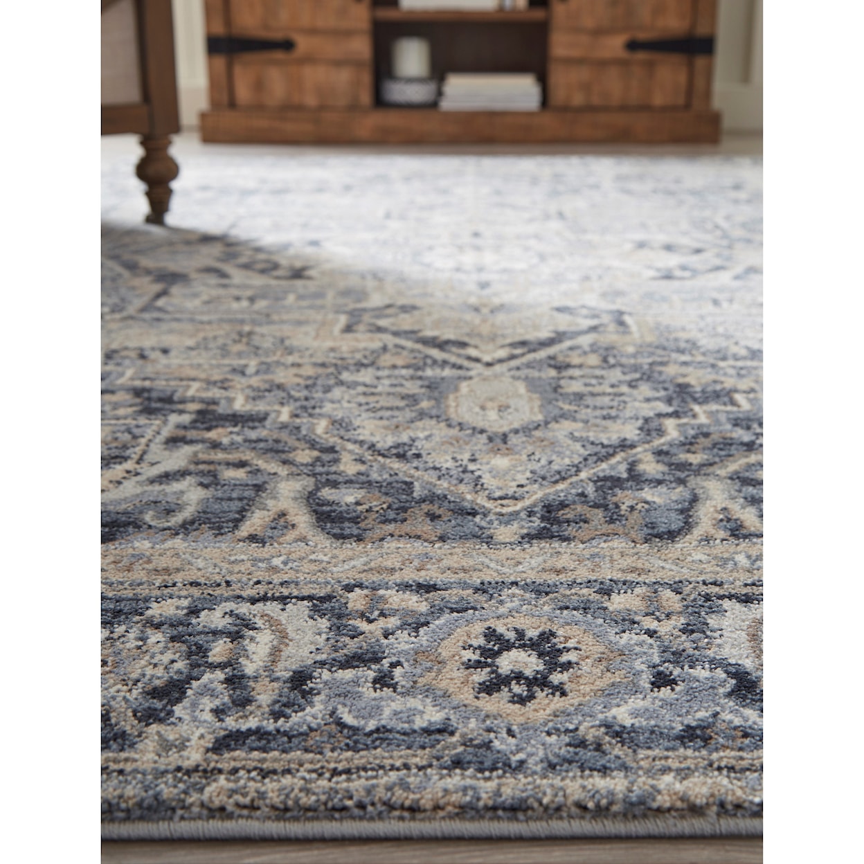 Signature Design by Ashley Traditional Classics Area Rugs Paretta Cream/Navy/Gray Medium Rug