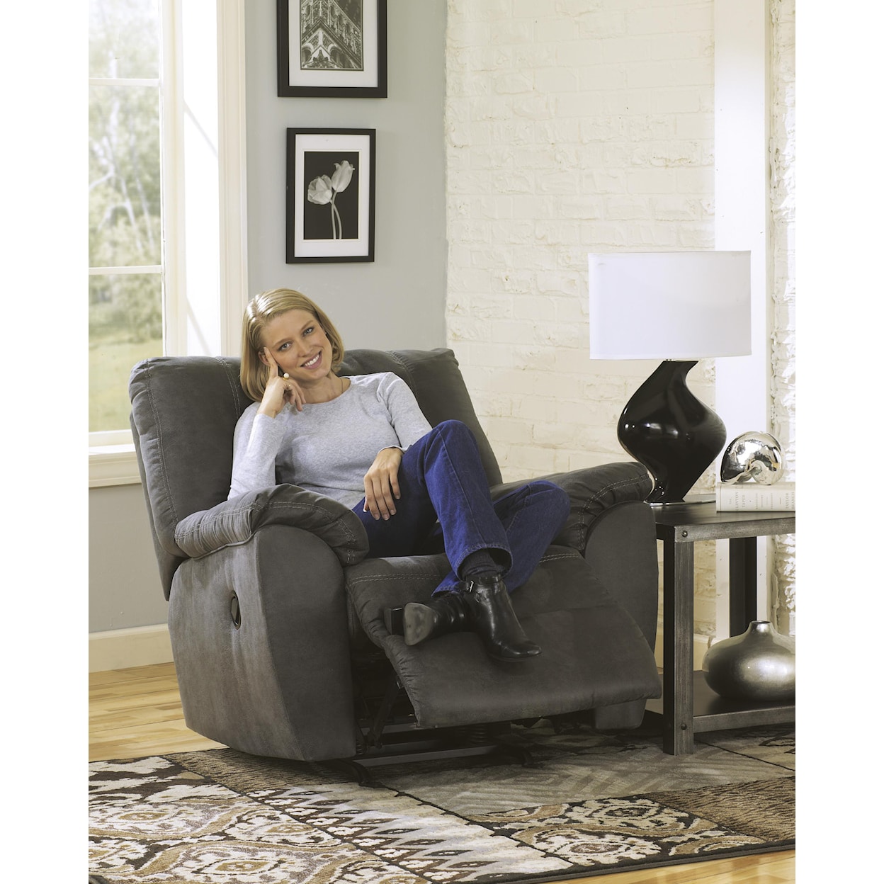 Ashley Furniture Signature Design Tambo Rocker Recliner