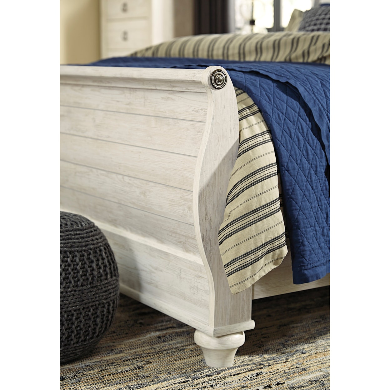 Signature Design by Ashley Willowton King Sleigh Bed