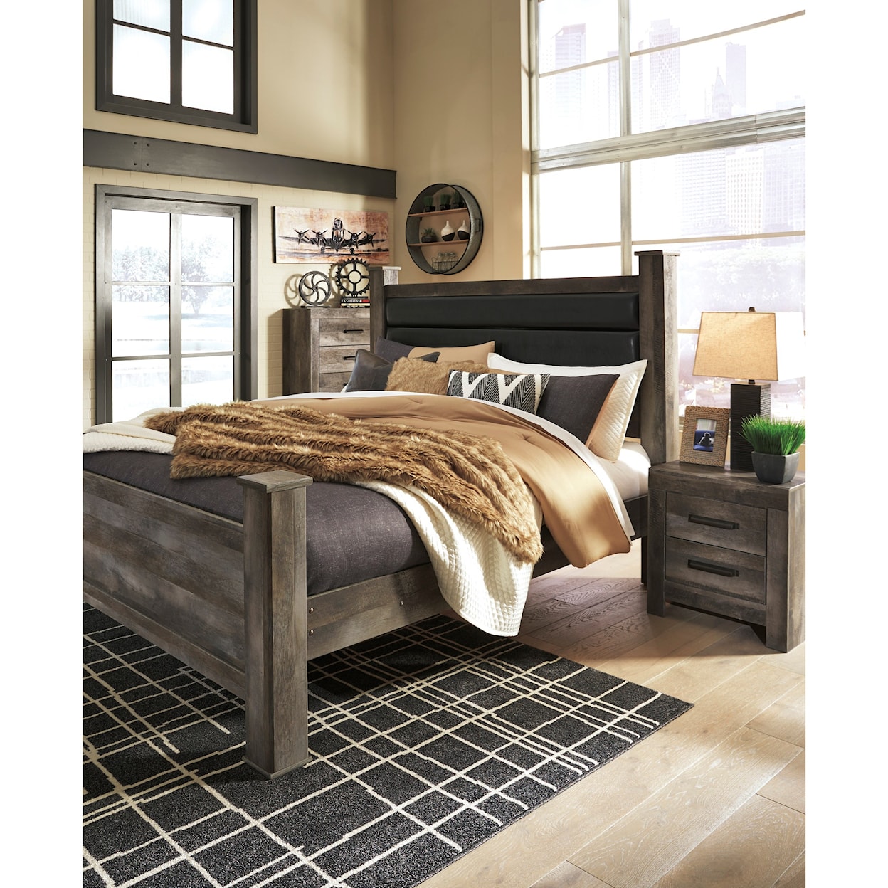 Signature Design by Ashley Wynnlow Queen Poster Bed w/ Upholstered Headboard
