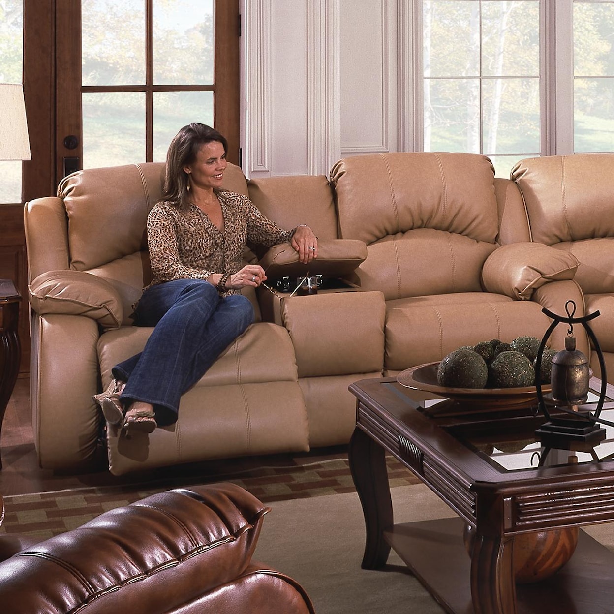 Southern Motion Cagney Console Sofa