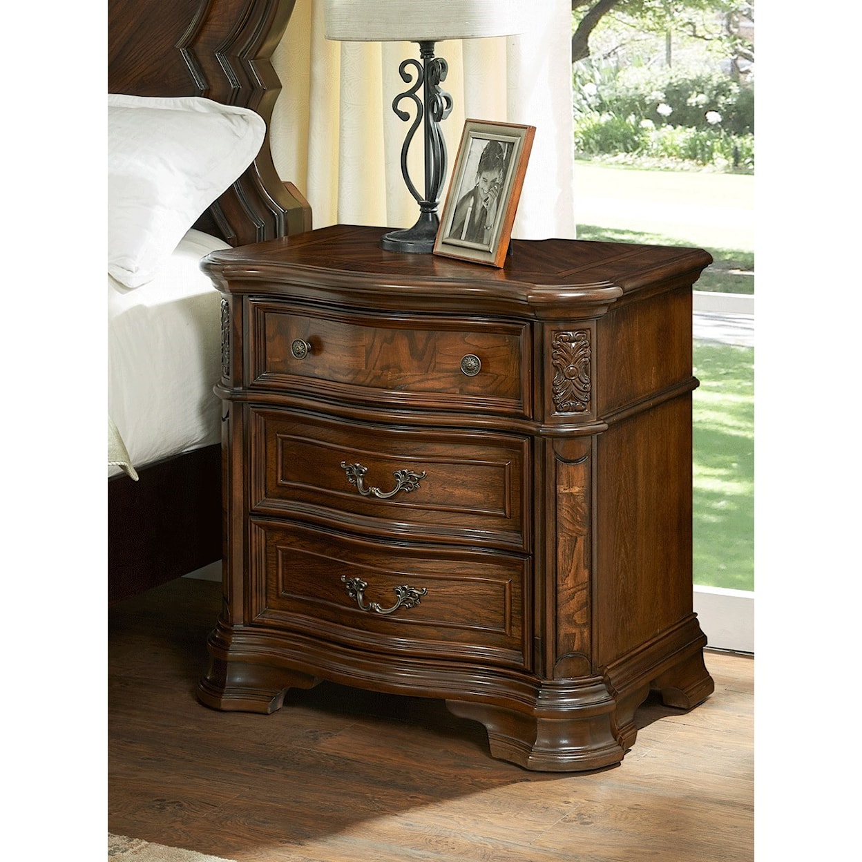 Steve Silver Royale Nightstand with USB Port
