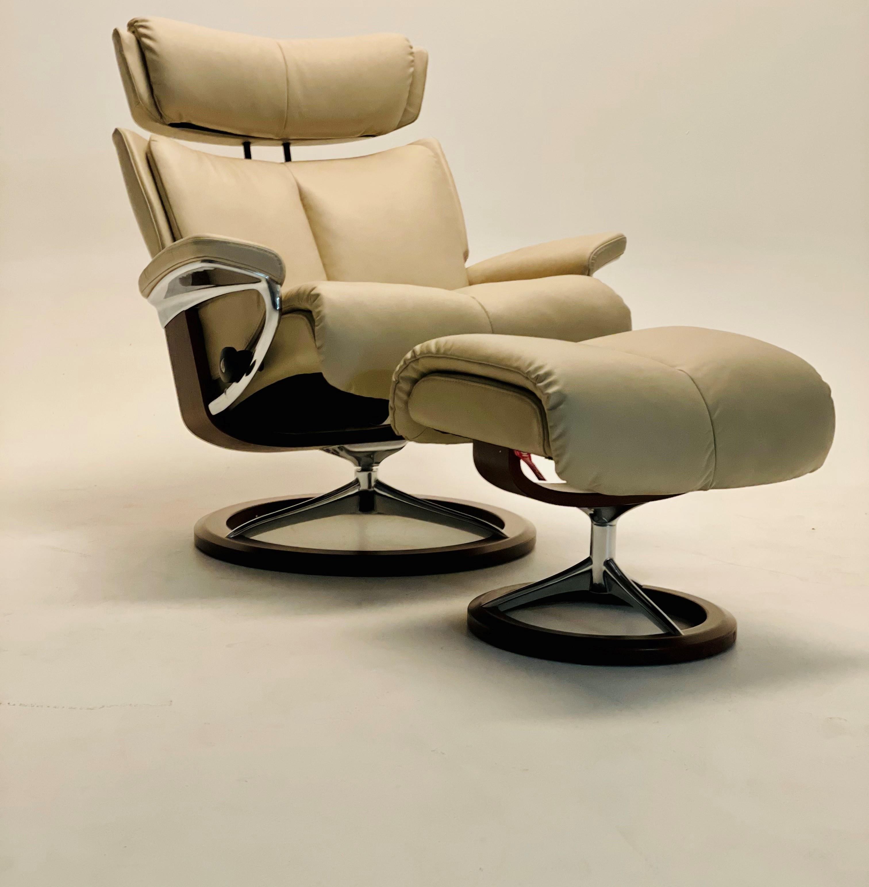 Stressless Magic 1143315-40 Medium Medium Magic Chair with Signature ...