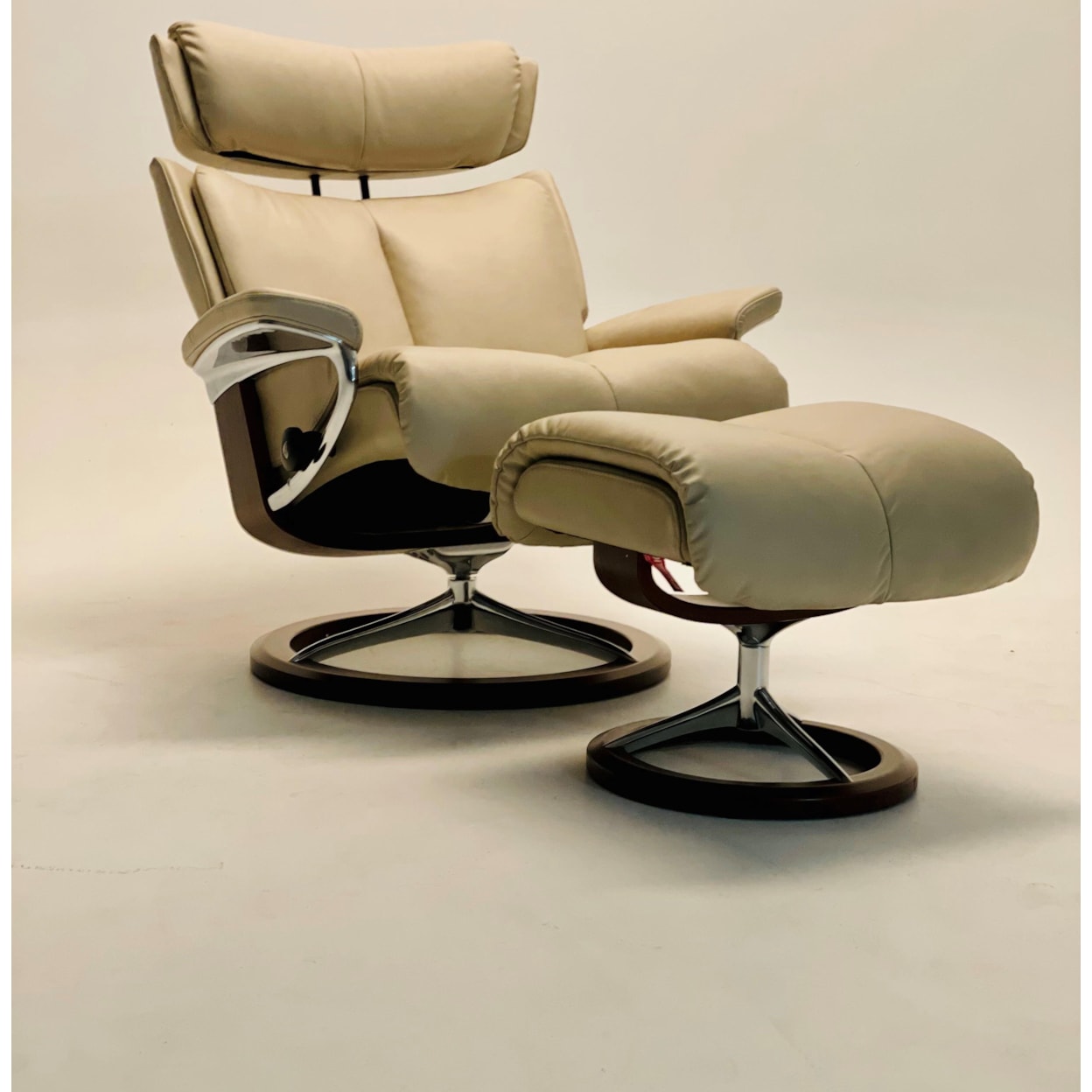 Stressless Magic 1143315-40 Medium Medium Magic Chair with Signature ...