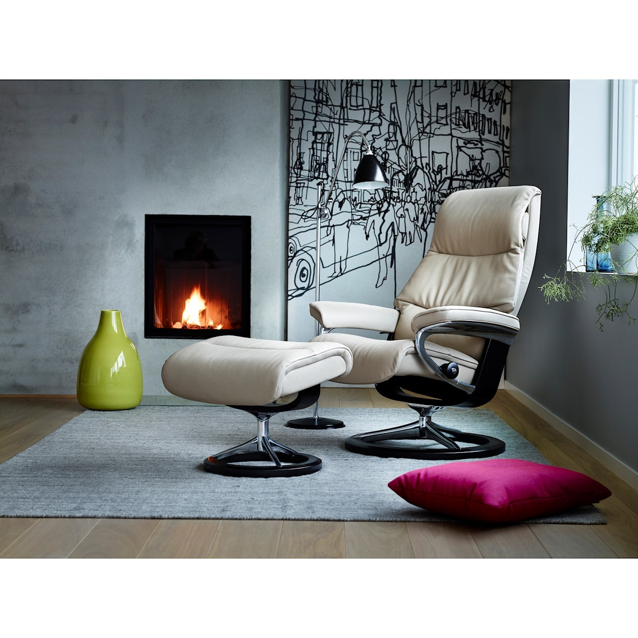 Stressless by Ekornes View Small Chair & Ottoman with Signature Base