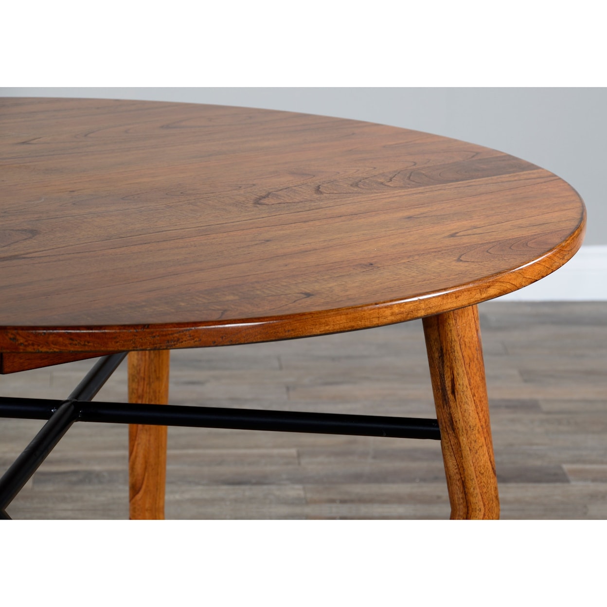 Sunny Designs American Modern Round Table