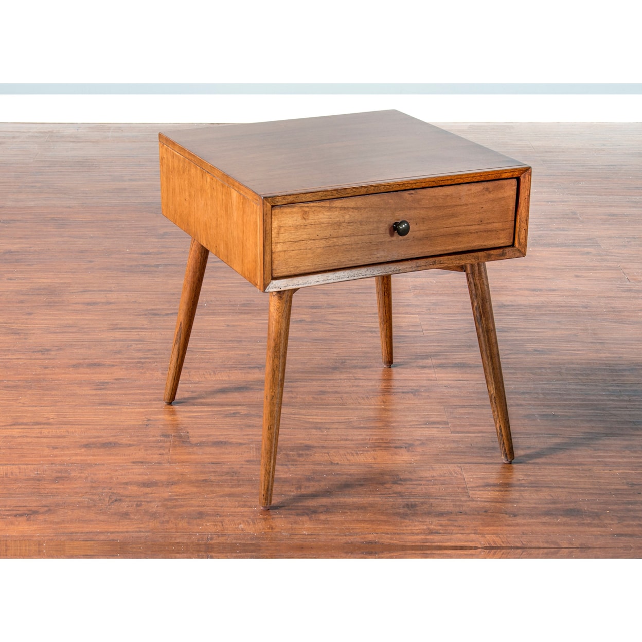 Sunny Designs American Modern End Table