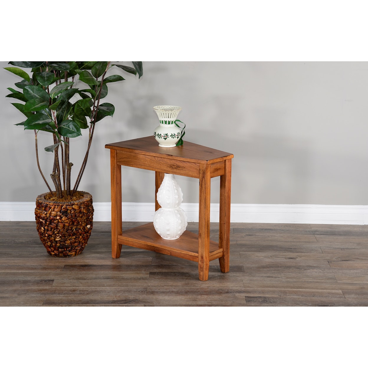 Sunny Designs   Chair Side Table