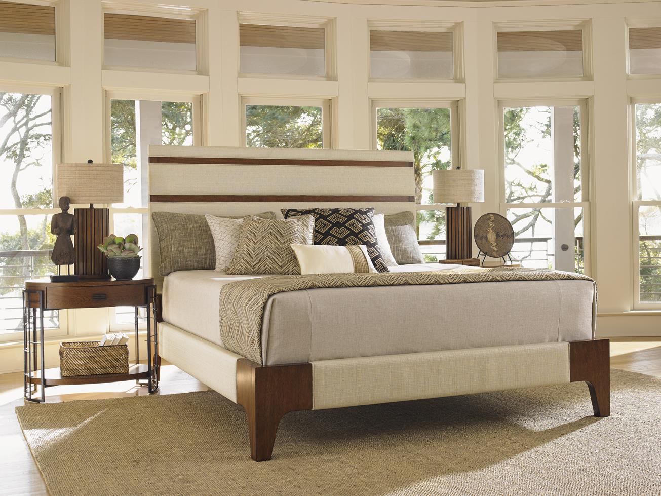 Mandarin Upholstered Panel Bed 5/0 Queen