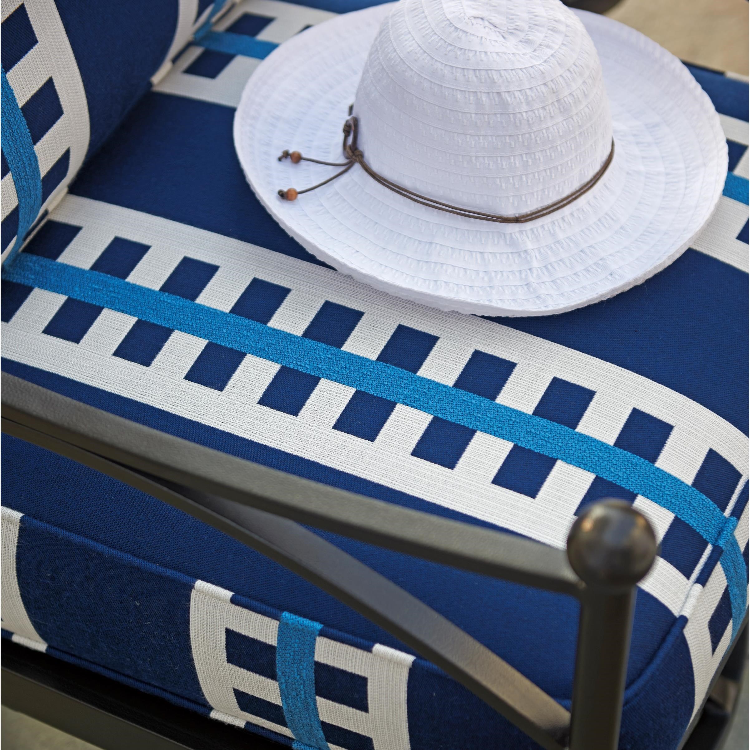 Tommy Bahama Outdoor Living Pavlova Swivel Lounge Chair