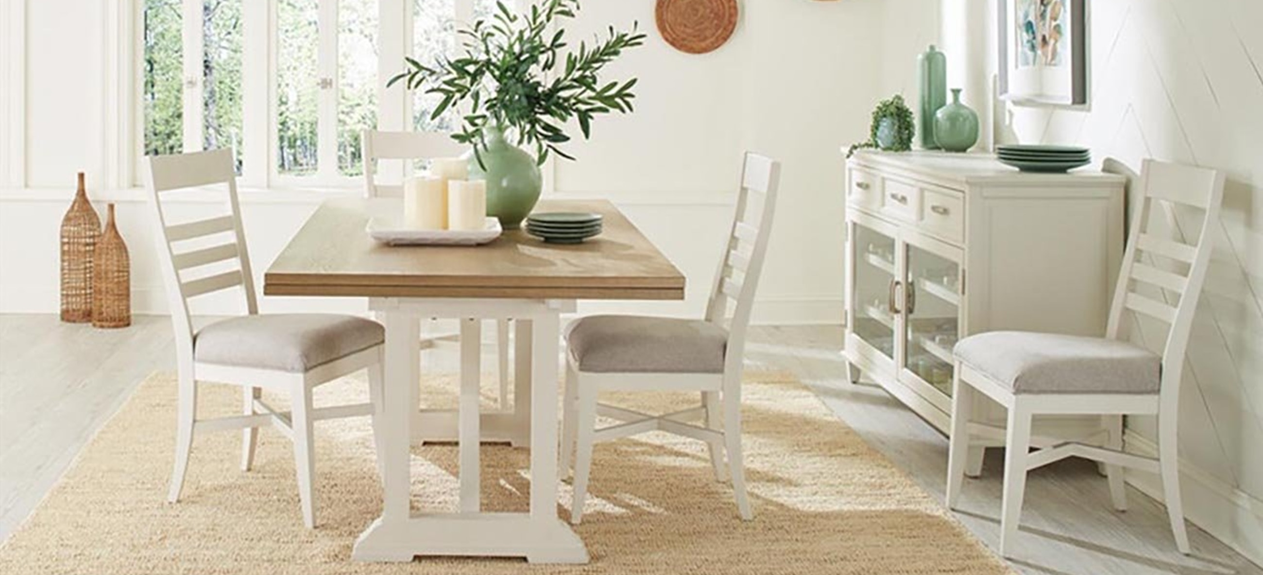 Decorating a Dining Room Table