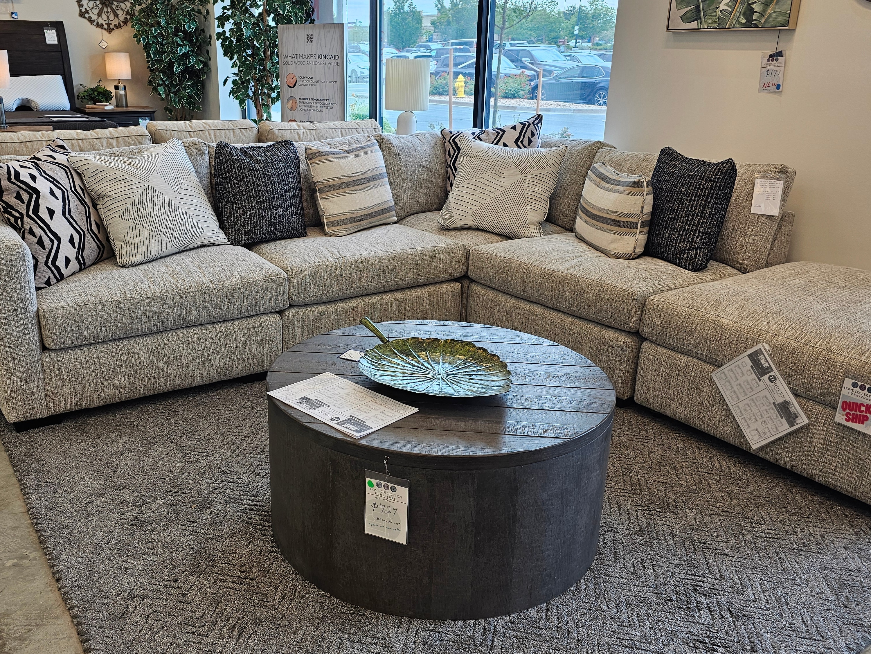 Showroom Sectional with Ottoman