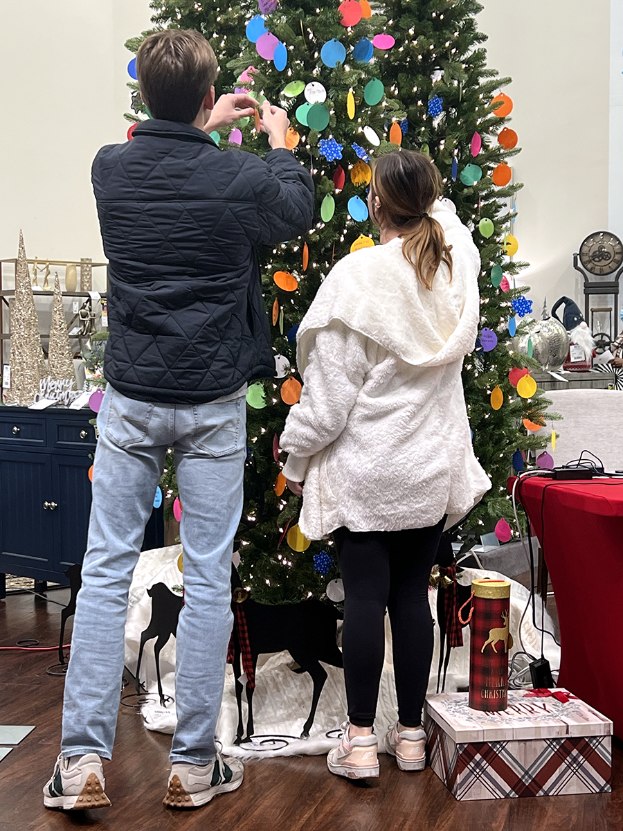 2022 - Black Friday at Darvin Furniture & Mattress with 93.9 LiteFM Robin Rock - Holiday Music
