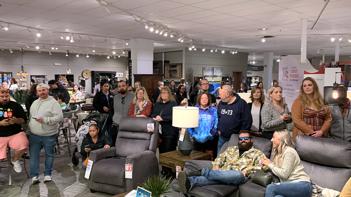 2022 - KissFM with Fred & Crew at Darvin Furniture & Mattress - Guests