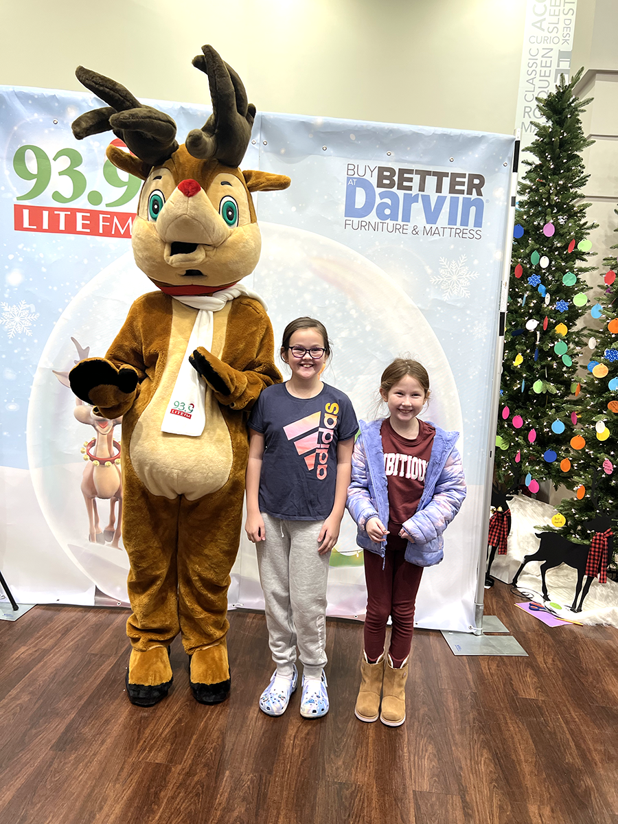 2022 - Black Friday at Darvin Furniture & Mattress with 93.9 LiteFM Robin Rock - Holiday Music