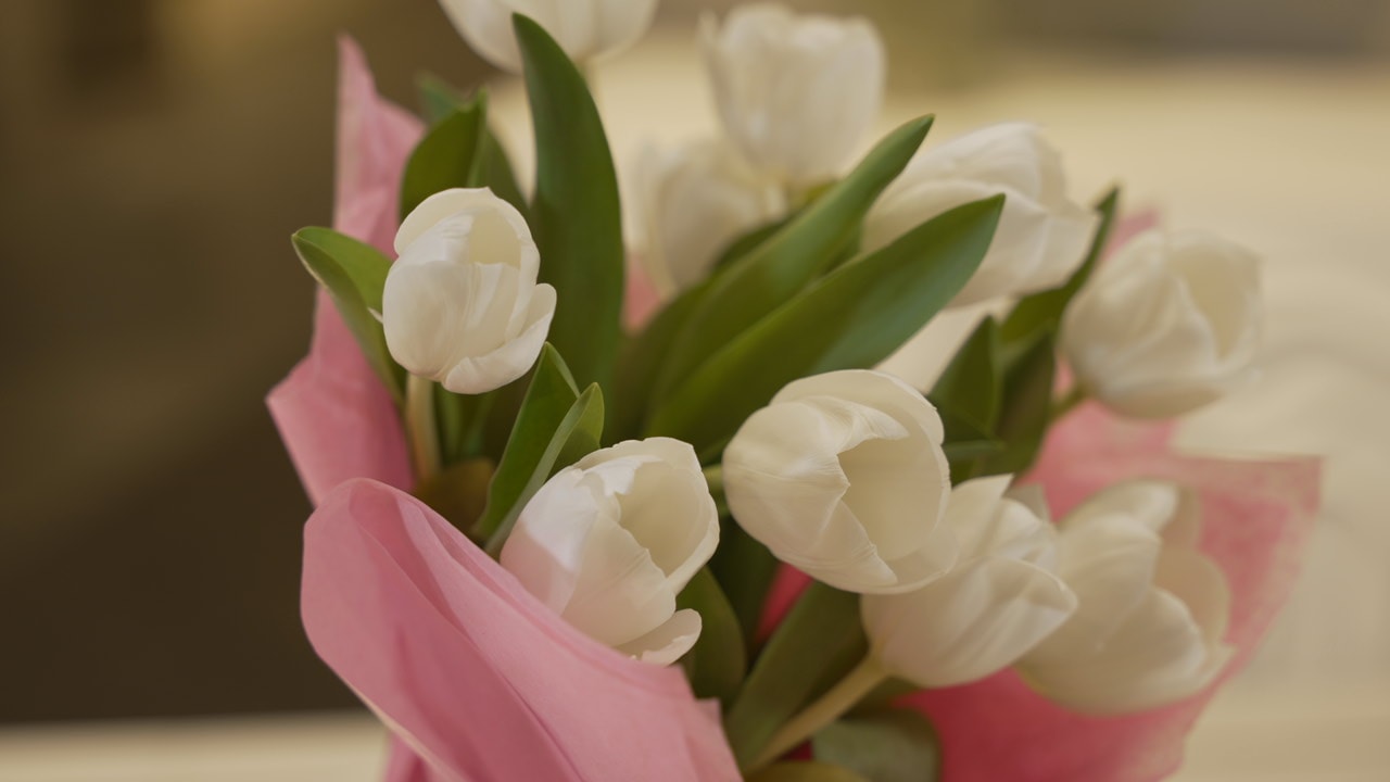 2024 - Darvin gives away flowers to all mothers on Mother's Day