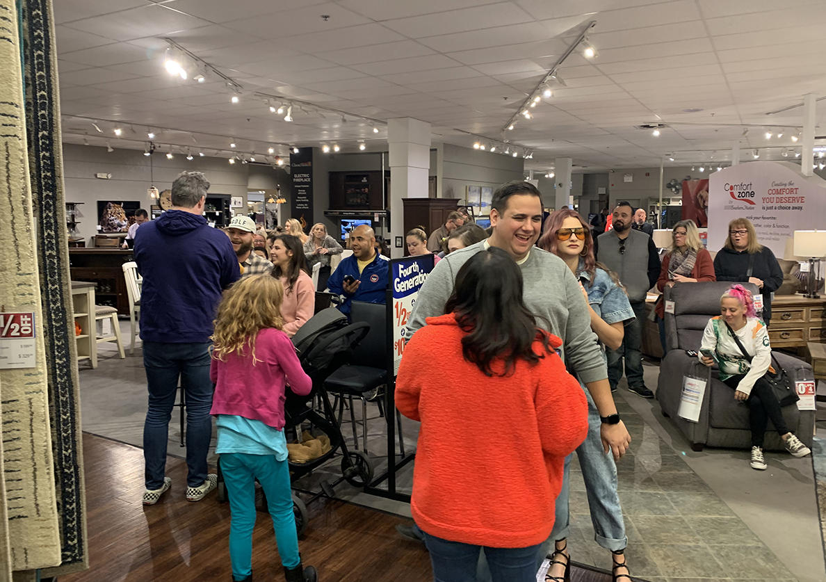2022 - KissFM with Fred & Crew at Darvin Furniture & Mattress with Guests