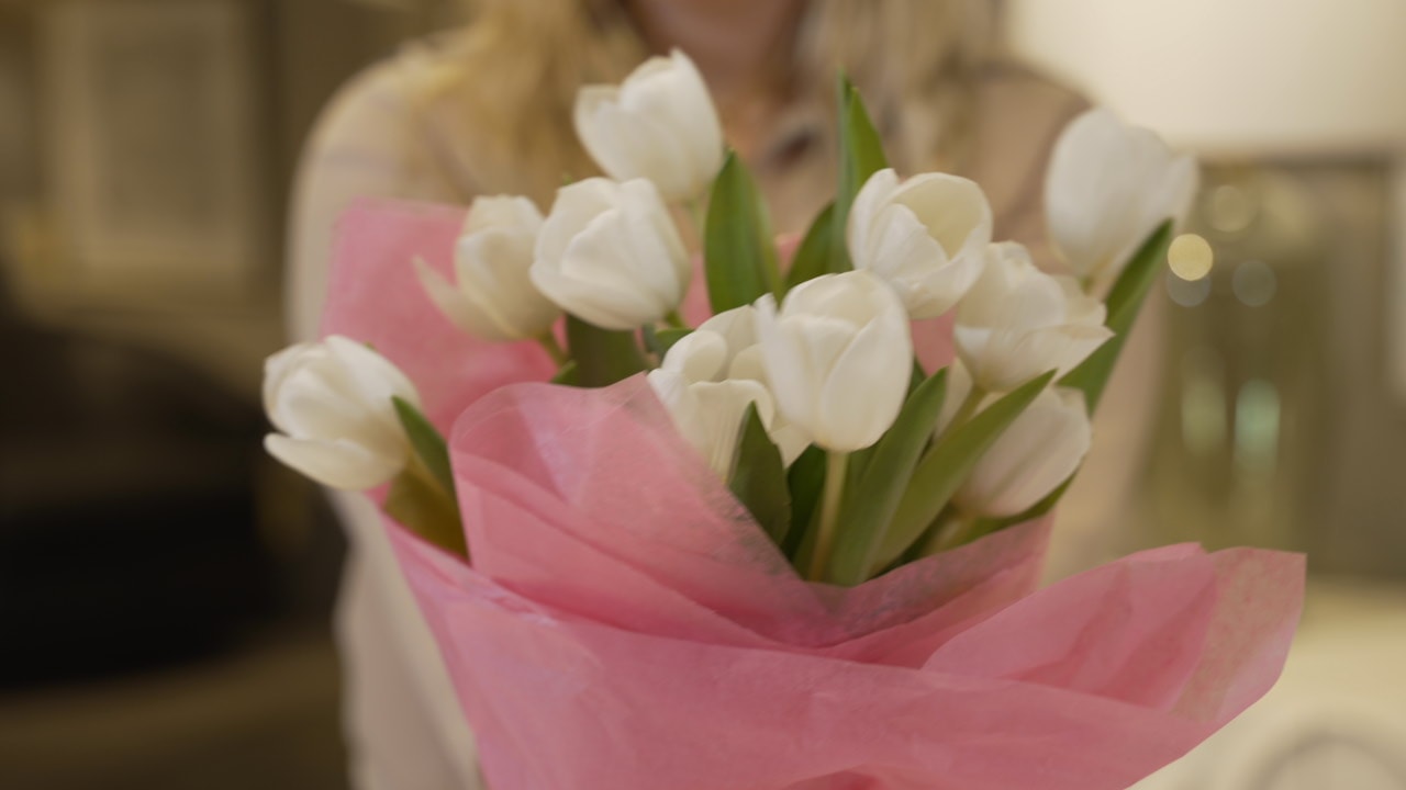 2024 - Darvin gives away flowers to all mothers on Mother's Day