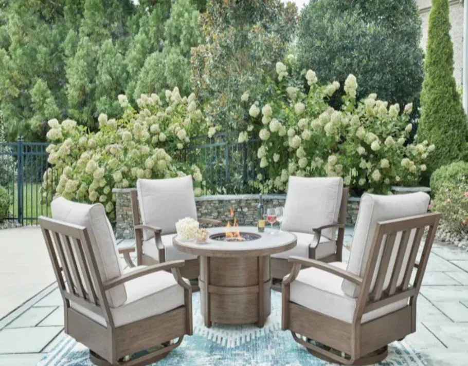 Outdoor seating with firepit