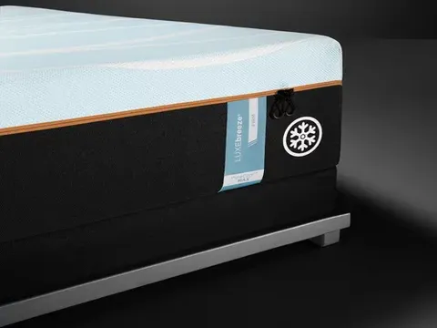 Corner of mattress with emblem indicating cooling technology