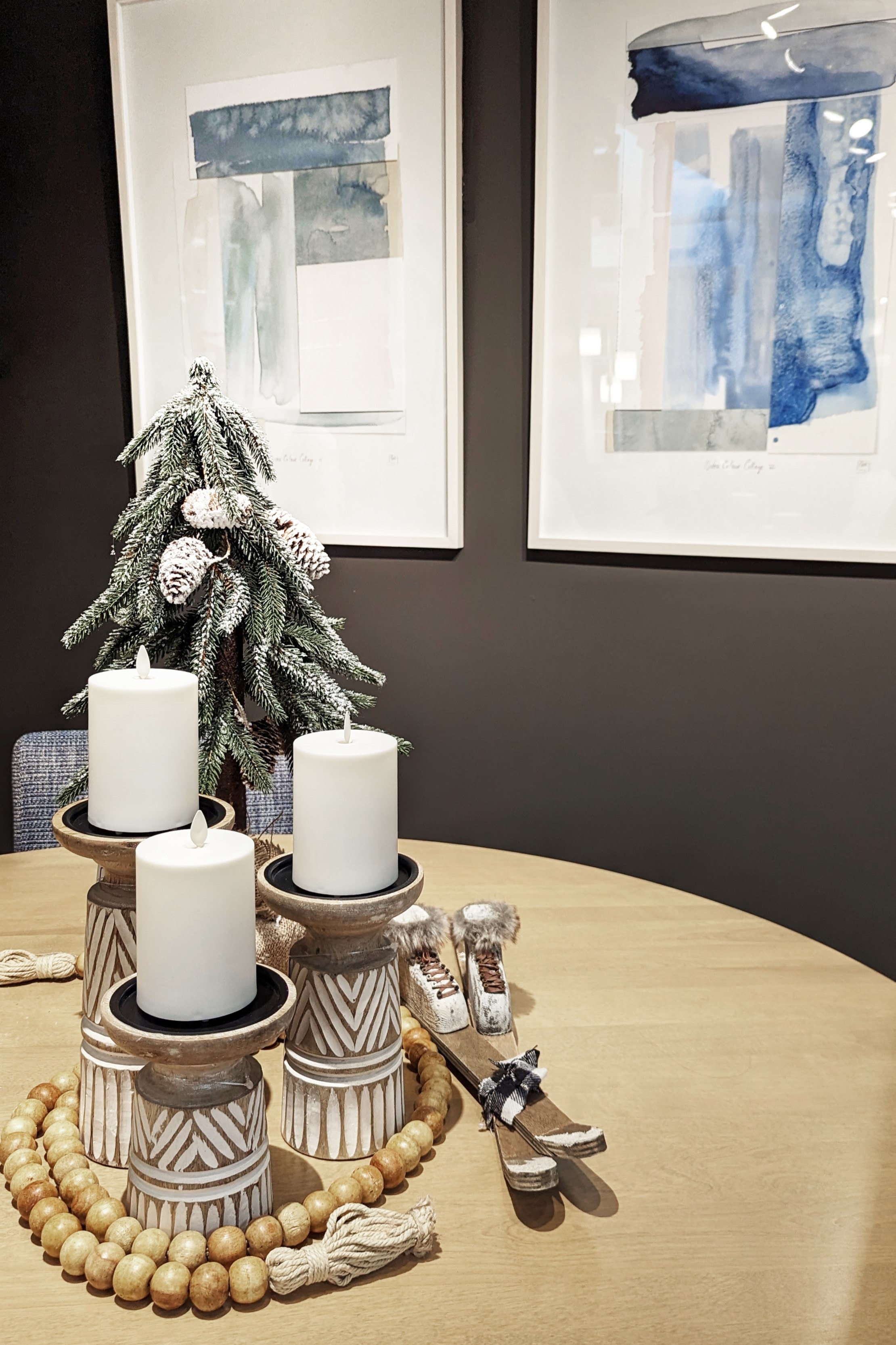 Holiday Décor on Dining Table
