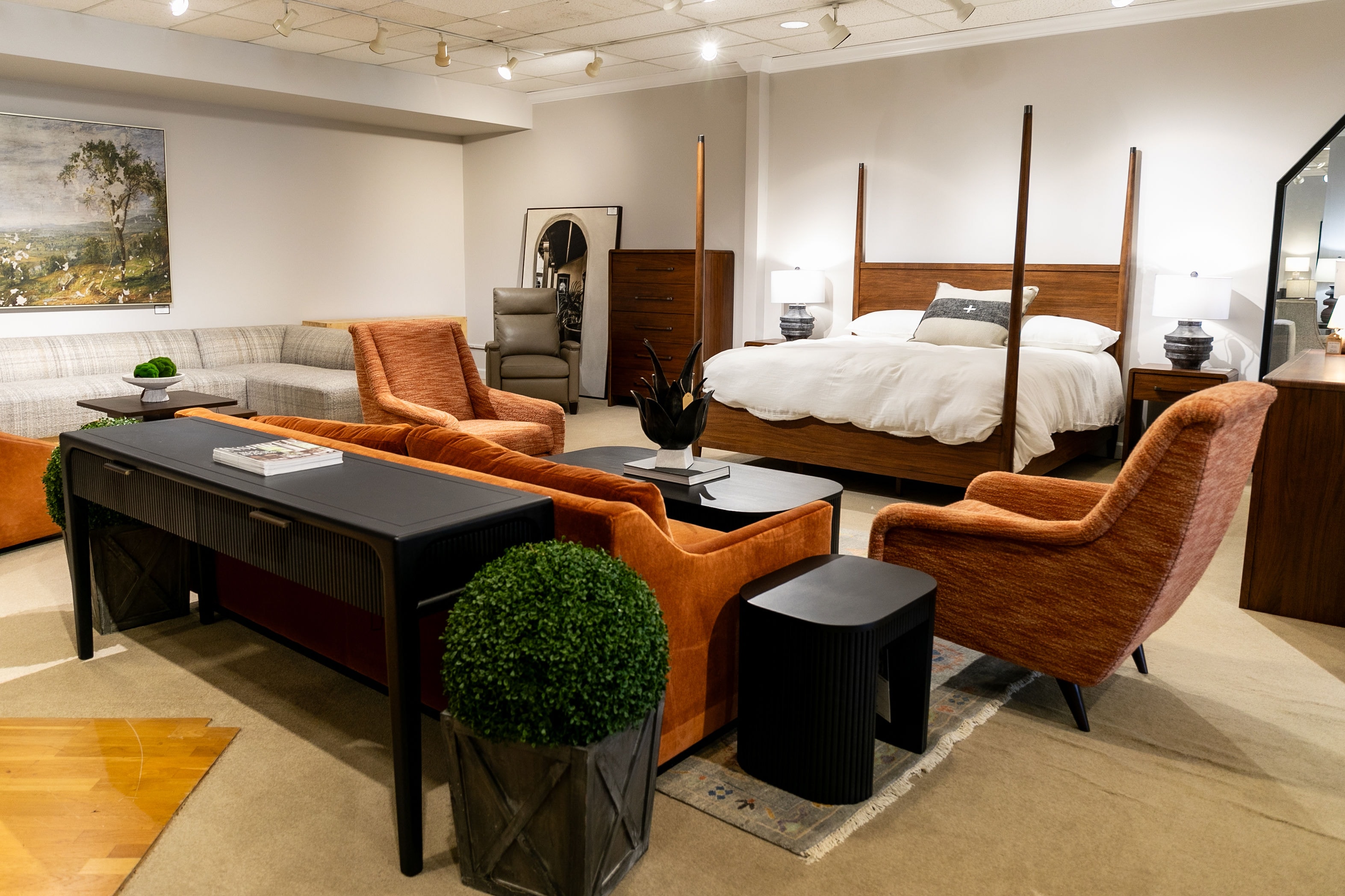 Room Board Furniture Store Facade San Stock Photo 1456536707 | Shutterstock, image size:3146x2097