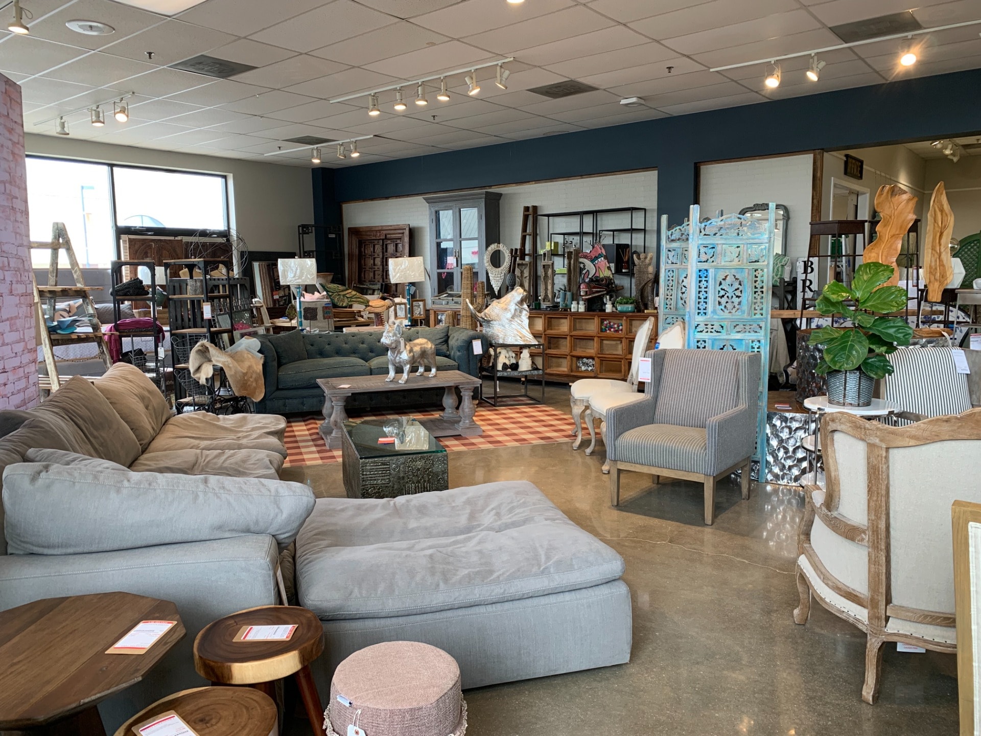 Belfort Building 2 Storefront