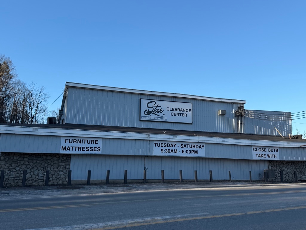 Storefront of Star Furniture's Clearance Center location in Bridgeport
