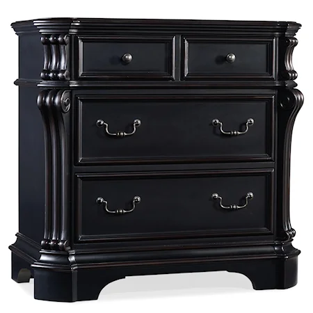 Bachelors Chest with 4 Drawers and Reeded Pilasters